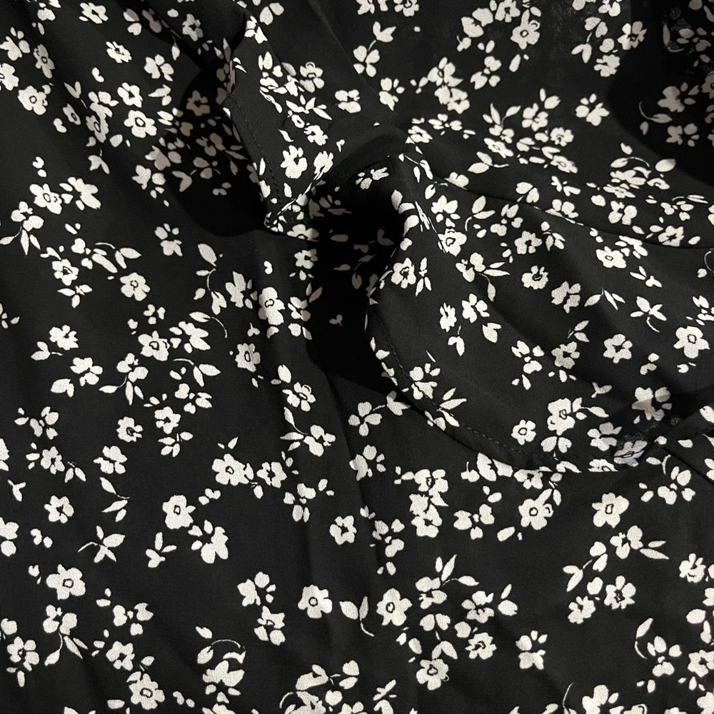 Moa Moa Floral Print Mock Neck Ruffle Detail Blouse Size L - Picture 6 of 7